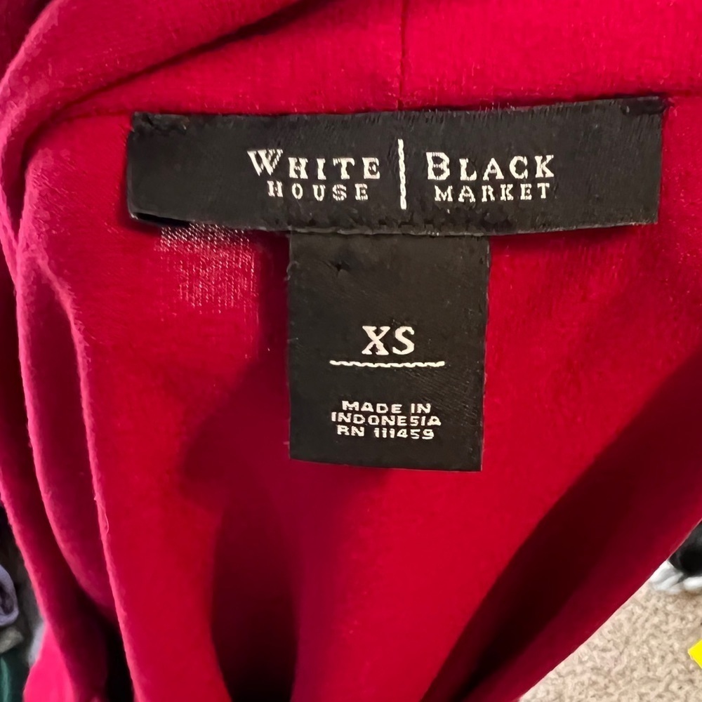 WHBM‎ Red Top - Picture 7 of 7